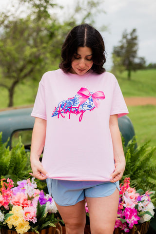 A graphic tee with the state of Kentucky and a bow!  On a super soft comfort colors tee. 