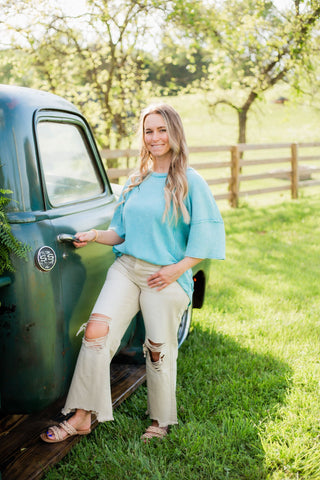 Trending Outlook Distressed Jeans