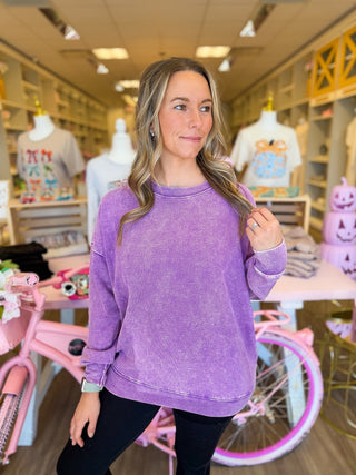 Oversized violet pullover with a mineral wash look 