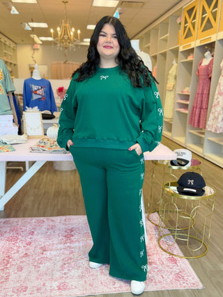 Comfy separates with bow design down the side. Gorgeous emerald color 