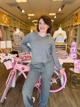 Two piece set on gray or lavender. Super soft material with draw sting pants and perfect for cool days. 