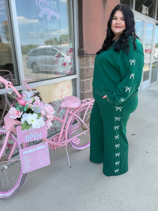 Comfy separates with bow design down the side. Gorgeous emerald color 