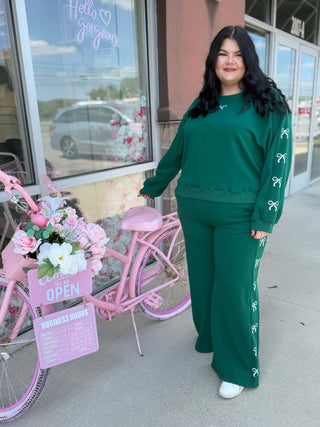 Comfy separates with bow design down the side. Gorgeous emerald color 