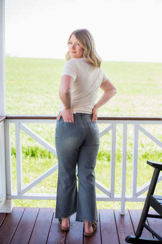 Trending Outlook Distressed Jeans