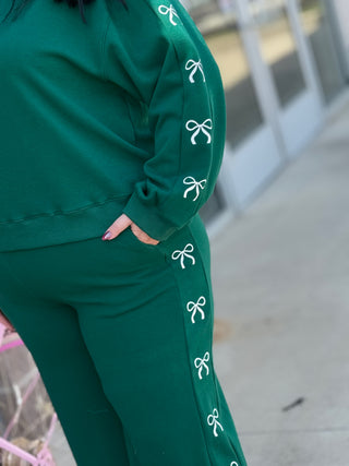 Comfy separates with bow design down the side. Gorgeous emerald color 